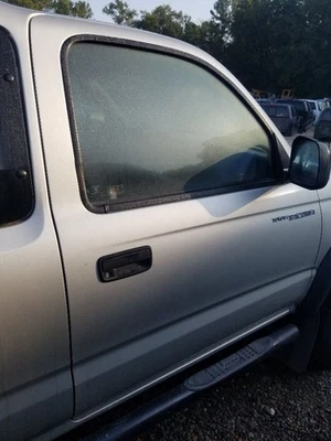02 2002 TOYOTA TACOMA SR5 DOOR FRONT RIGHT PASSENGER EXT CAB SILVER  Foto 1 de 4