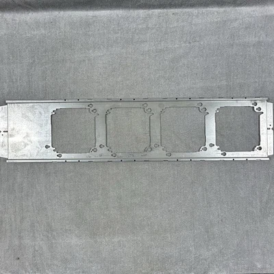 Soporte de montaje de caja de salida cuadrada múltiple nVent Caddy RBS24HD 24" - 22 quilates Foto 1 de 4