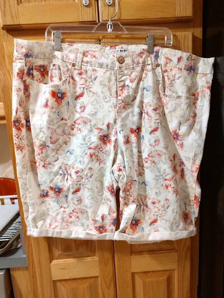 Code Bleu Shorts-Flowered Themed -24W-Used - Image 1 of 4