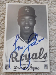 Foto firmada automática de Tom Flash Gordon 3x5 de los Yankees de los Reales de Kansas City - Imagen 1 de 1