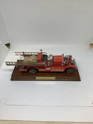 FRANKLIN MINT 1922 AHRENS FOX R-K-4 FIRE ENGINE 1/32 SCALE - Image 1 of 4