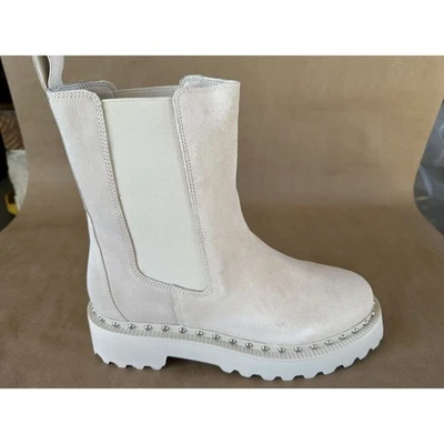 全新带盒 Vince Camuto 女式 Meeney 白色麂皮绒靴子银色耳钉 10 码 — 第 1/4 张图片