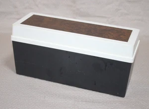 Vintage PLASTI PLEX 8 Track Tape Storage Case, Black White Woodgrain - Imagen 1 de 7