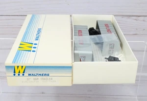 Walthers 933-1409, 32' Van Trailer Kit, Burlington Route, HO Scale - Picture 1 of 3