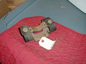 NOS MOPAR 1971-4 B 1972-4 E BODY DUAL EXHAUST HANGER - Picture 1 of 1