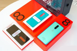 Brand new OnePlus 8 6.55" 48MP 256GB 12GB RAM Android Google play Global - Photo 1 sur 5