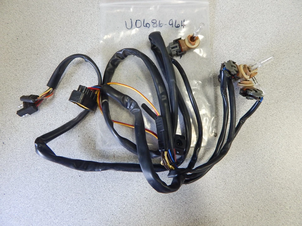 ARCTIC CAT MOTO DE NIEVE 2004 SABERCAT 600 700 LX EXT EFI CAPÓ ARNÉS 0686-964 Foto 1 de 1