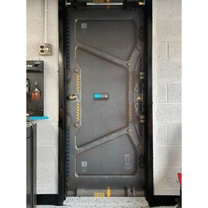 Pegatina mural puerta ciencia ficción esclusa de aire búnker, envoltura de puerta futurista. pieza única - Imagen 1 de 16