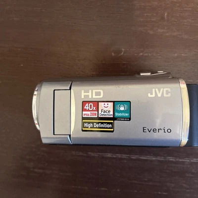 Videocámara JVC Everio GZ-HM30AU - ZOOM ÓPTICO 40X - VIDEO HD - Cargador USB y estuche Foto 1 de 4