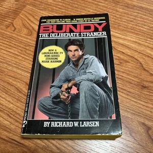 Bundy The Deliberate Stranger -Richard Larsen Vintage Paperback 1986 Mark Harmon - Imagen 1 de 8