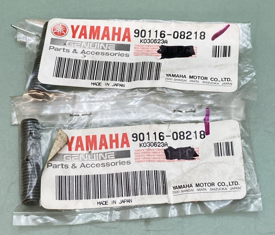 CANTIDAD 2 PERNOS RUEDA TRASERA NUEVOS GENUINOS YAMAHA 90116-08218 Foto 1 de 1