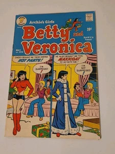 Archie's Girls Betty and Veronica #209 VG; Archie - Mai 1973 Hot Pants - Bild 1 von 2