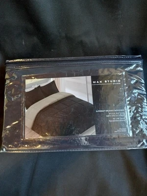 Brand New / Max Studio Home - Full Duvet Set / Duvet & Two Standard Shams - Image 1 of 4