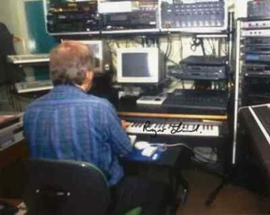 Doctor Who Autograph: ROGER LIMB (Radiophonics Workshop) Signed Photo - Bild 1 von 1
