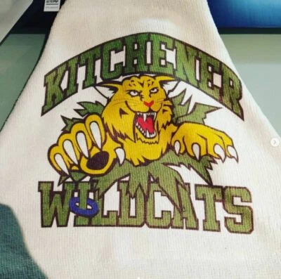 Logotipo de equipo deportivo totalmente personalizable o toalla de microfibra personalizada Foto 1 de 2