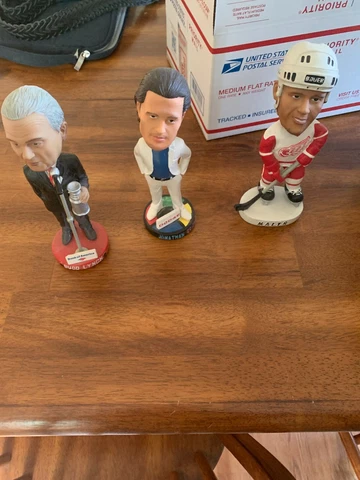 (8) DETROIT RED WINGS BOBBLEHEAD LOT LOOSE AUTOGRAPH + JOSEPH HASEK + Cover