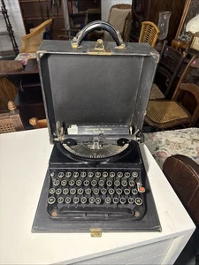 Remington Model 5T Glossy Black Vintage Portable Typewriter With Case 1930s/40s? - Foto 1 di 9