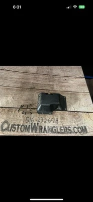 JEEP WRANGLER TJ TAMPA DA TRAVA DA TAMPA DA CAÇAMBA PLACA DE METAL 1997 1998 1999 2000 2001 2002 - Imagem 1 de 4