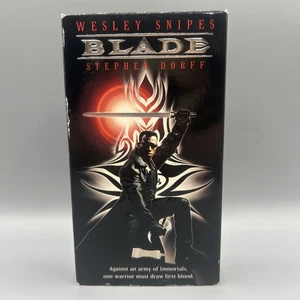 Blade (VHS, 1998) Wesley Snipes - Stephen Dorff - Horror - Sci-Fi V11 - Picture 1 of 3