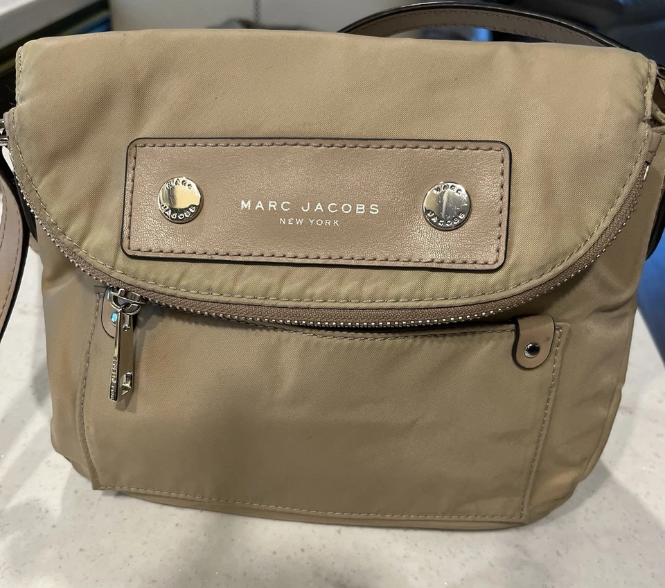 MARC JACOBS New York Natasha Preppy Mini Crossbody Shoulder Handbag Purse DEAL! - Image 1 of 4