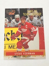 Steve Yzerman 1992-93 Pro Set Gold Team Leaders Insert Card #3 Detroit Red Wings