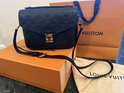 Louis Vuitton Pochette Métis Black - Image 1 of 4