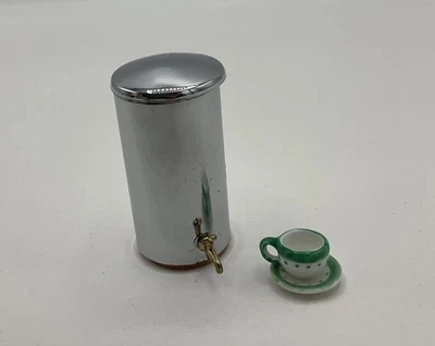 Urna de té para casa de muñecas (GRA/23) Foto 1 de 4