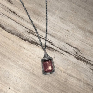 Rectangular Sparkly Bead In Silver Tone On Silver Tone Chain - Picture 1 of 6