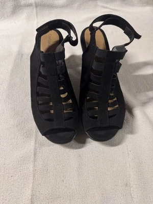 Tacones de gamuza negros con punta abierta talla 10 Foto 1 de 4