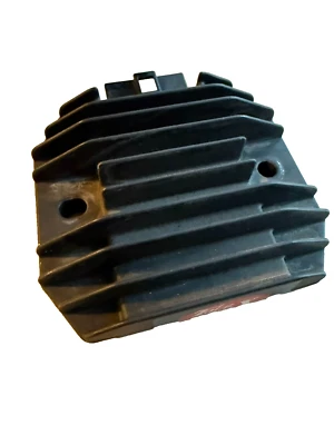 Alternador rectificador regulador de voltaje Yamaha YZF R6 2003 Foto 1 de 3
