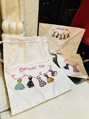 Nuevo-Único Conjunto de “3” Bolsas Bordadas de Tela/ “Vestirse”. Foto 1 de 4