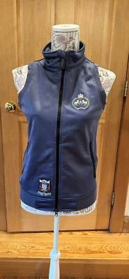 Colete Equine Couture. Nunca usado. Tamanho XS. Lavanda.  Baú de 19 pol. aproximadamente. - Imagem 1 de 4