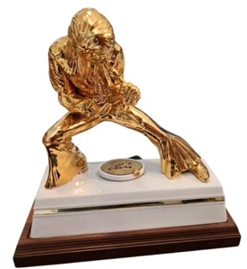 Vintage 1984 Elvis Gold Encore Decanter & Music Box (Are You Lonesome Tonight) - Picture 1 of 4