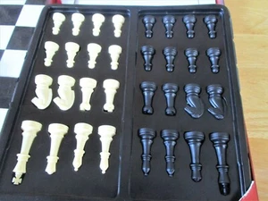 ¡Jaque mate! An Introduction to Chess Board Game 32 piezas de ajedrez sin usar - Imagen 1 de 5