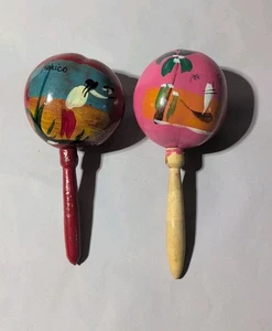 LOTE (2) AGITADORES MARACAS MADERA REAL MÉXICO GENUINO HECHO A MANO ROSA + ROJO 8" - Imagen 1 de 5
