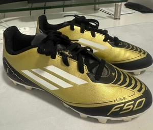 Adidas Unisex-Bambino F50 League Messi Sneaker Solida/Multi Terra,4 - Foto 1 di 5