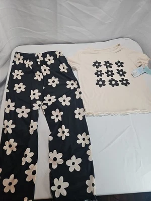 Cat & Jack Girl's 2 Piece Pajama Set MEDIUM (8) Daisies Short Sleeve & Pants.  B - Image 1 of 4