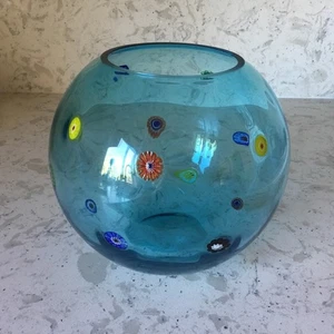 Klare blaue Kunstglas runde Vase mit Millefiori Blumen 7"T x 7,5 Durchmesser - Bild 1 von 10