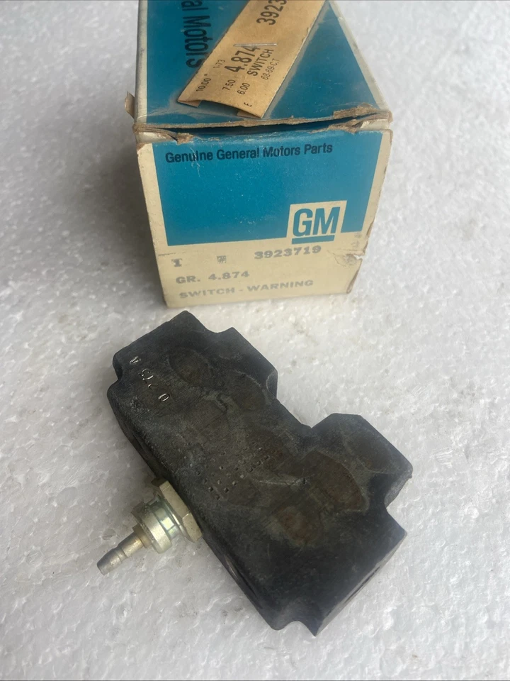 Chevrolet 1968-1969 interruptor de advertencia de peligro - GM 3923719 G20 Series 10 20 30 Foto 1 de 4