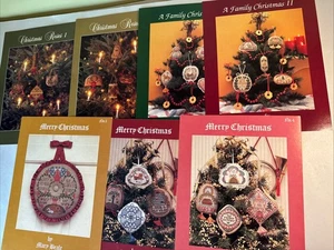 Menge 7 Vintage Mary Beale Kreuzstich Weihnachten Muster Broschüren Rosen Familie - Bild 1 von 23