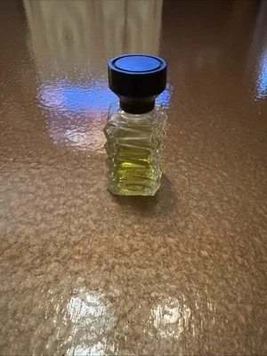 Botella de vidrio de colonia Avon's Wild Country .5 fl. oz 75% llena Foto 1 de 2