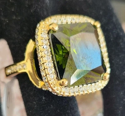 Atemberaubender JC Thailand CZ Ring goldfarben Größe 7 grüner Stein Statement Cocktail - Bild 1 von 4
