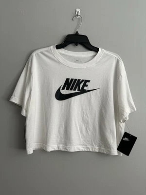Nueva Camiseta Nike Sportswear Essential Para Mujer L Logo Recortado BLANCA/NEGRA BV6175-100 Foto 1 de 4