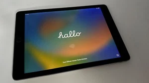 iPad Pro 9.7inch 6e génération 2018 256 Go A1674 WiFi 4G Gris sidéral - Photo 1/5