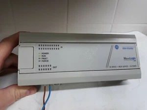 Allen Bradley MicroLogix 1000 1761-L32BWB Serie E FRN 1.0 - Foto 1 di 4