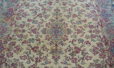 Antigua alfombra oriental dorada floral de lana anudada a mano Kermann de 9'8" x 14' excelente Foto 1 de 4