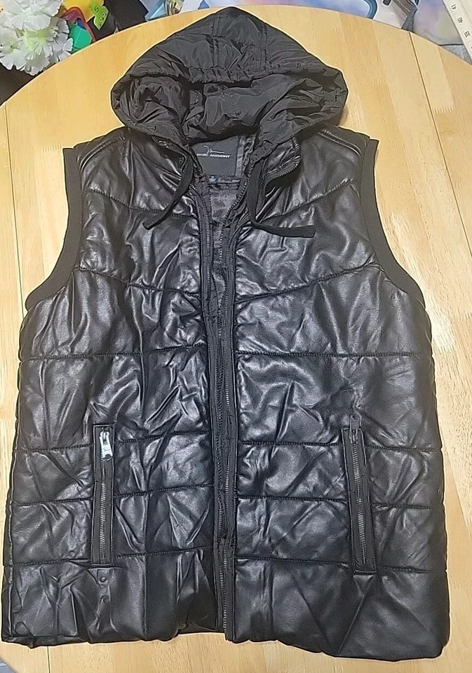 Chaleco acolchado forrado de cuero sintético con capucha Marc Anthony talla mediana  Foto 1 de 4