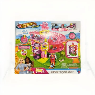 Verso Hot Wheels Racer Barbie Spiral Race con Brooklyn y Malibú Nuevo Foto 1 de 4