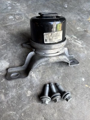 Soporte de montaje del motor derecho Volvo S60 S80 V60 XC60 XC70 2015-18 31330135 OEM Foto 1 de 4