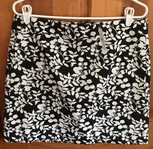 Ann Taylor DAMENROCK LOFT OUTLET SCHWARZ & WEISS BLÄTTERDRUCK GRÖSSE 10 NEU MIT ETIKETT! - Bild 1 von 2